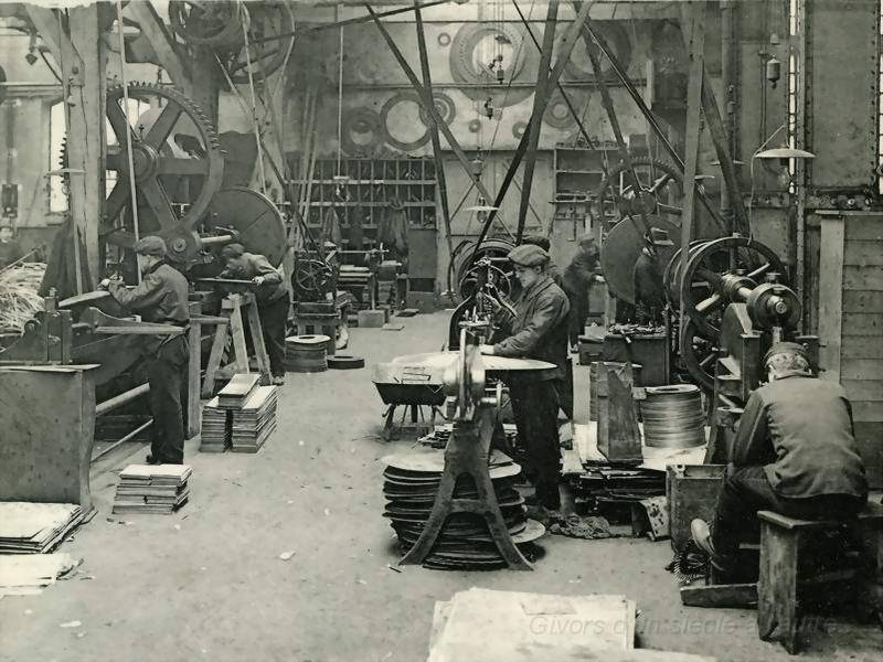 42-fives-lille-1911.jpg - Electricité - Atelier de poinçonnage des tôles