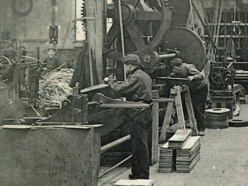 44-fives-lille-1911.jpg - Electricité - Atelier de poinçonnage des tôles