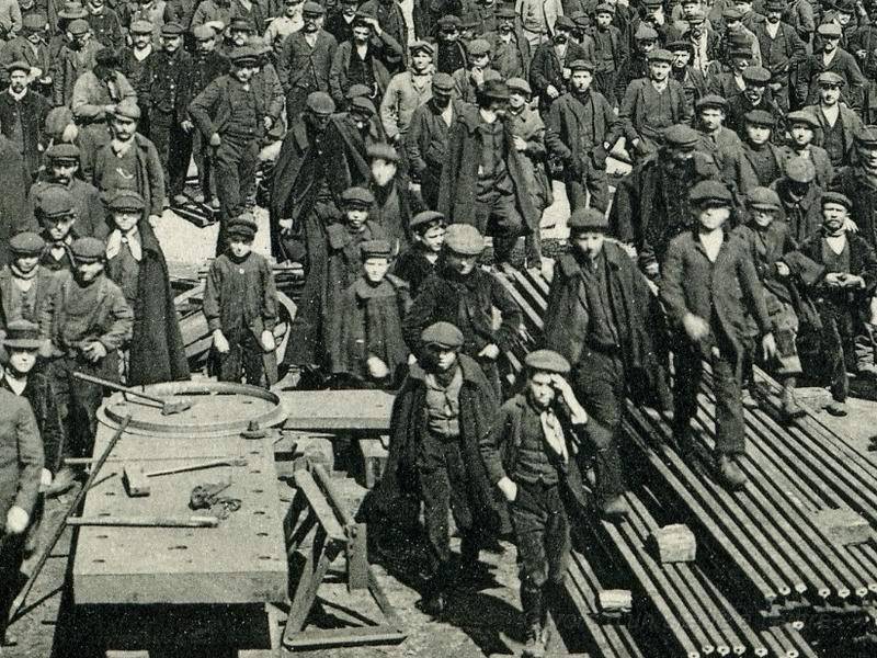87-fives-lille-1911.jpg - Sortie des Ateliers