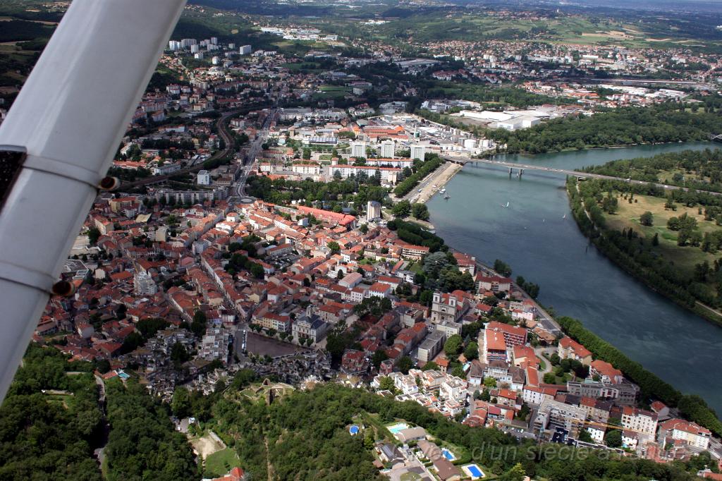 57-2011-06-15-givors-avion.jpg - Givors - Vue du ciel...