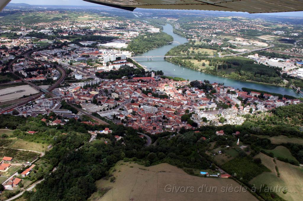 59-2011-06-15-givors-avion.jpg - Givors - Vue du ciel...