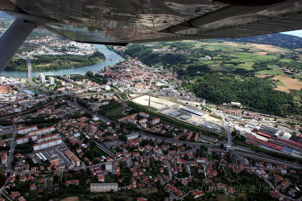 66-2011-06-15-givors-avion.jpg - Givors - Vue du ciel...