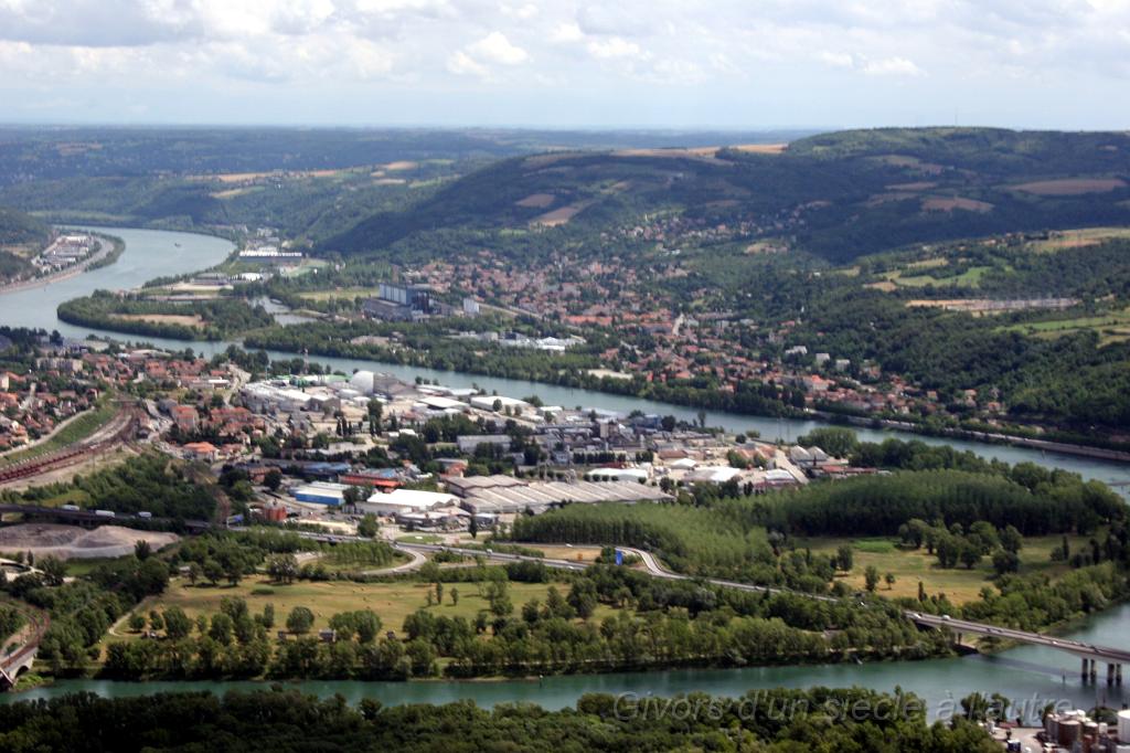 70-2011-06-15-givors-avion.jpg - Chasse sur Rhône, Loire sur Rhône, Givors-Bans - Vue du ciel...
